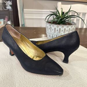Bruno Magli‎ Italy Vintage Black Textured Leather Low Heel Pumps all leather 7B